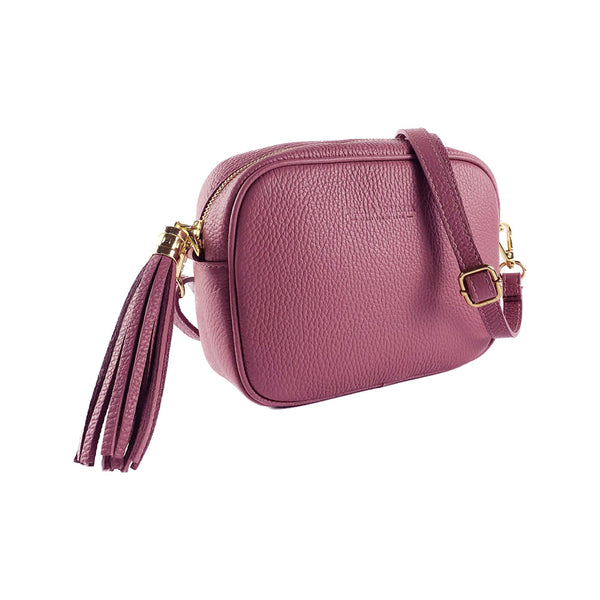 RB1007AZ | Women's shoulder bag in genuine leather Made in Italy. Removable shoulder strap. Attachments with shiny gold metal snap hooks - Antique pink color - Dimensions: 20 x 15 x 7 cm-0