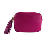 RB1007BE | Women's shoulder bag in genuine leather Made in Italy. Removable shoulder strap. Attachments with shiny gold metal snap hooks - Fuchsia color - Dimensions: 20 x 15 x 7 cm-1